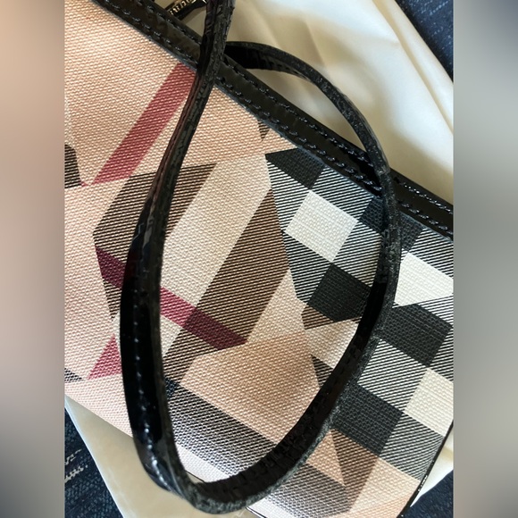 $ firm Burberry Wristlet Large - Picture 4 of 16